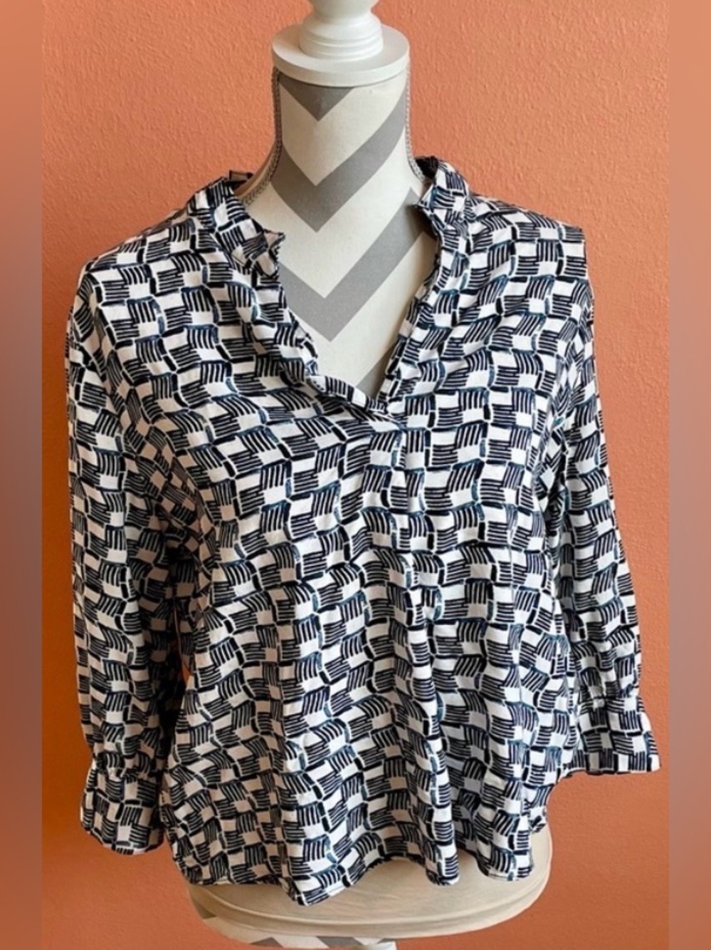 NIC+ZOE Black and White Geometric Blouse